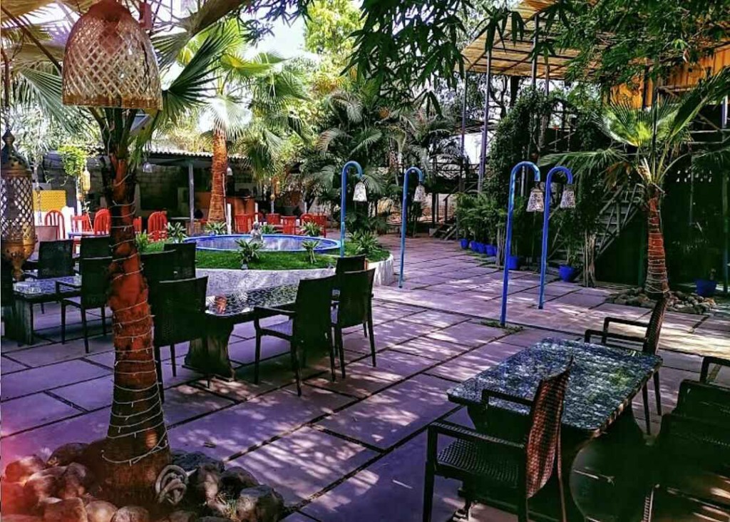 Best Private Cabin Cafe And Restaurant For Couples In Bhopal 33