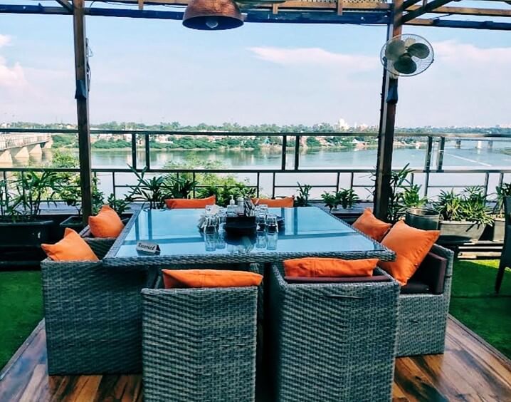 Private Cabin Restaurants and Cafes in Agra 28
