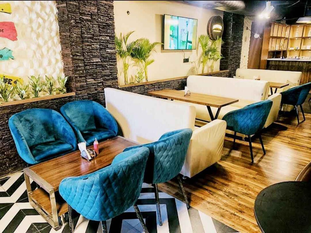 Best Private Cabin Cafe And Restaurant For Couples In Amritsar 20