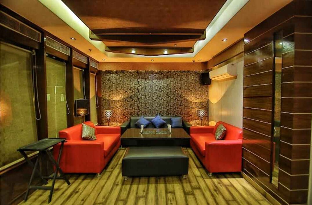 Best Private Cabin Cafe And Restaurant For Couples In Faridabad 16