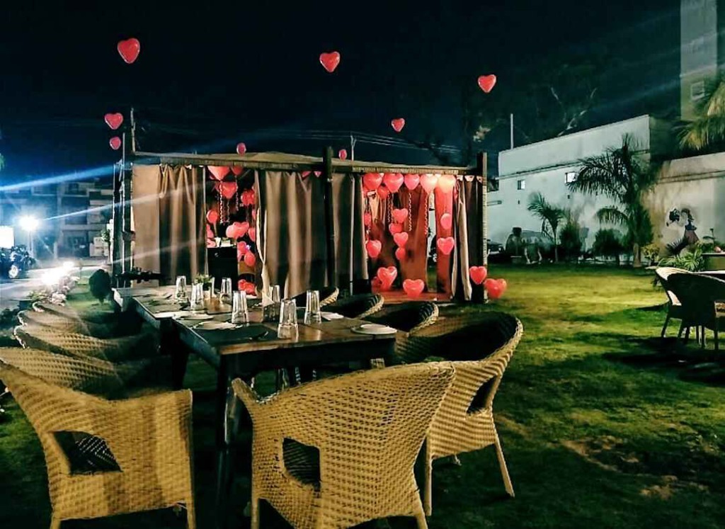 Best Private Cabin Cafe And Restaurant For Couples In Jabalpur 8