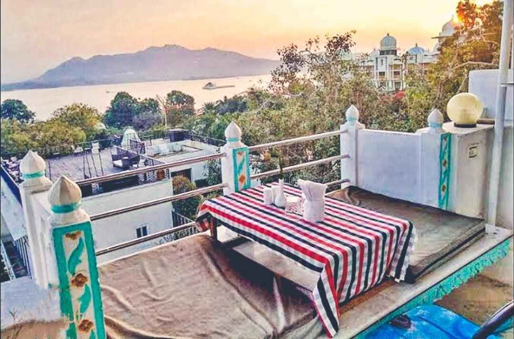 Best Private Cabin Cafe And Restaurant For Couples In Udaipur 1