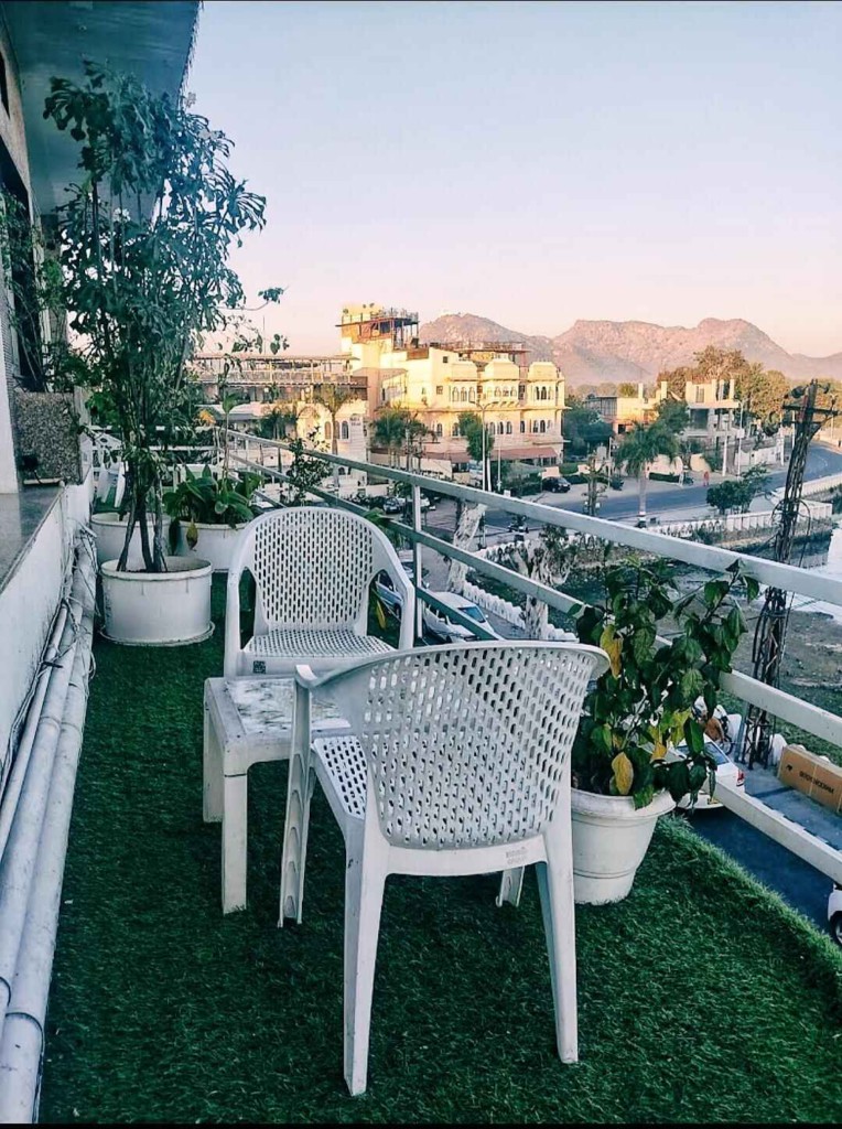 Best Private Cabin Cafe And Restaurant For Couples In Udaipur 17