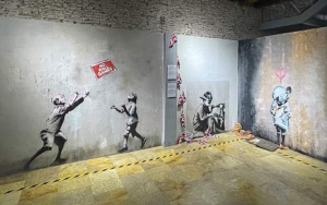 480300 banksy museum no ball games